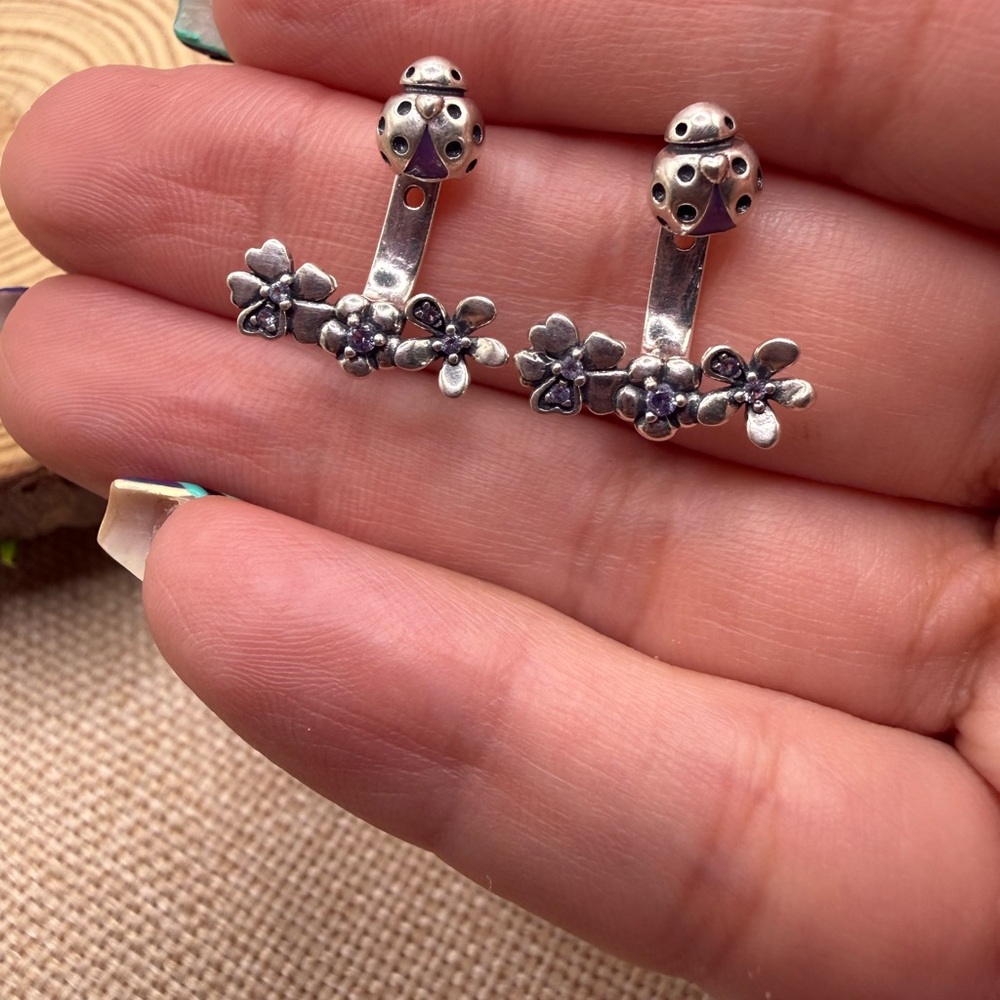Second hand 🤚 Pandora Retired sterling silver 925 Floral Silver Earrings